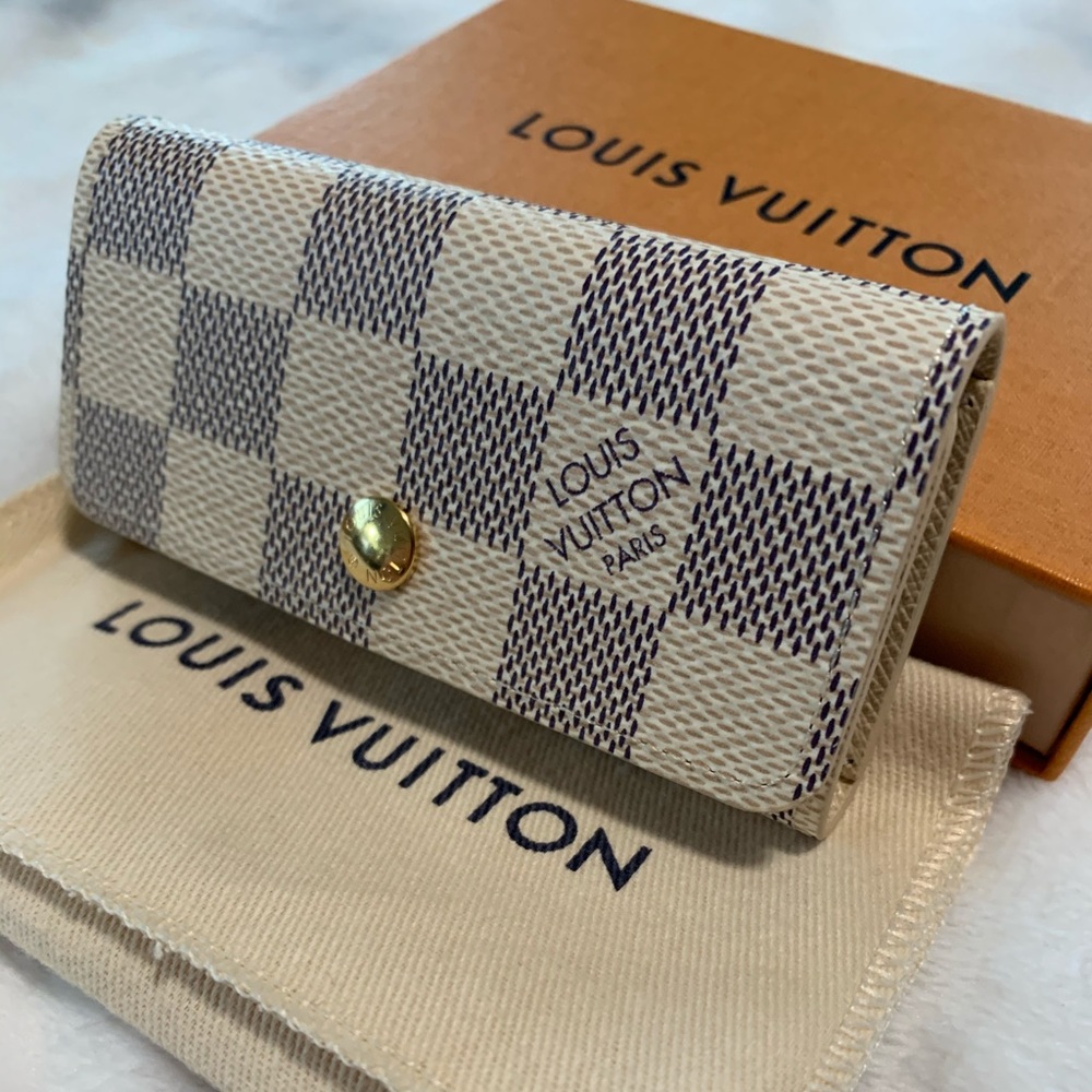 Authentic Louis Vuitton 4 Key Holder (Damier Azur)